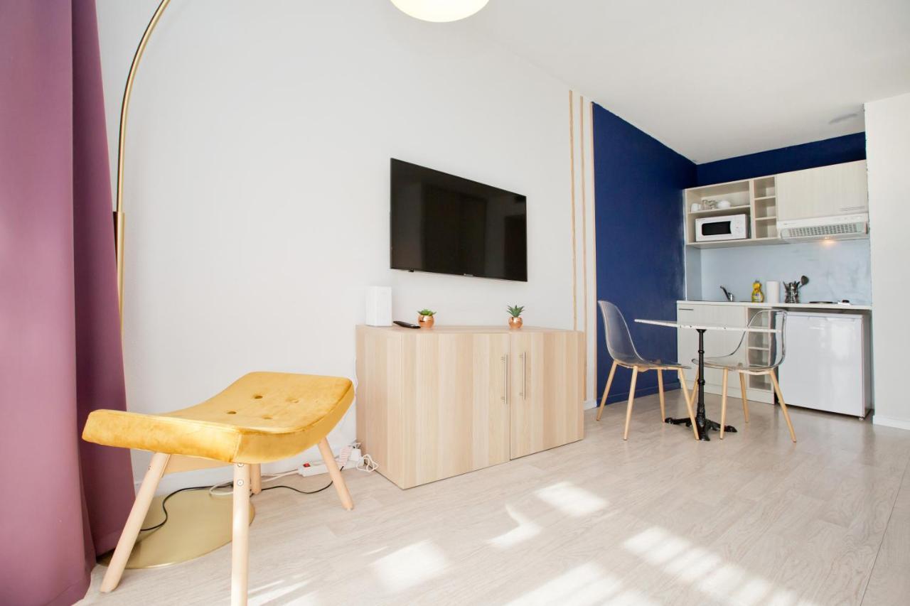 Grand Studio Avec Climatisation, Balcon Proche Gare Centre Ville Lourdes Bagian luar foto