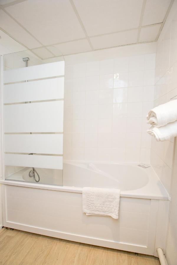 Grand Studio Avec Climatisation, Balcon Proche Gare Centre Ville Lourdes Bagian luar foto