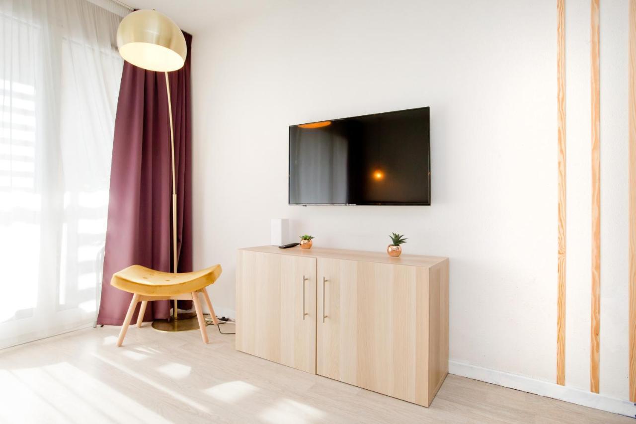 Grand Studio Avec Climatisation, Balcon Proche Gare Centre Ville Lourdes Bagian luar foto